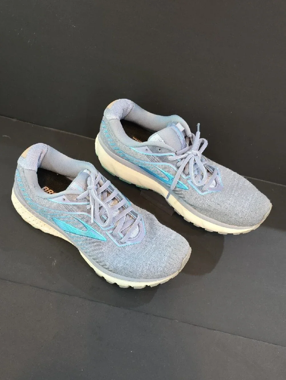 Brooks Ghost 12 Women's Running Shoes in Light Blue and Aqua Size 11